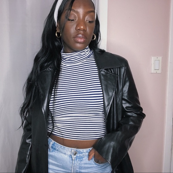 Sleeveless Turtleneck Crop - Picture 2 of 5